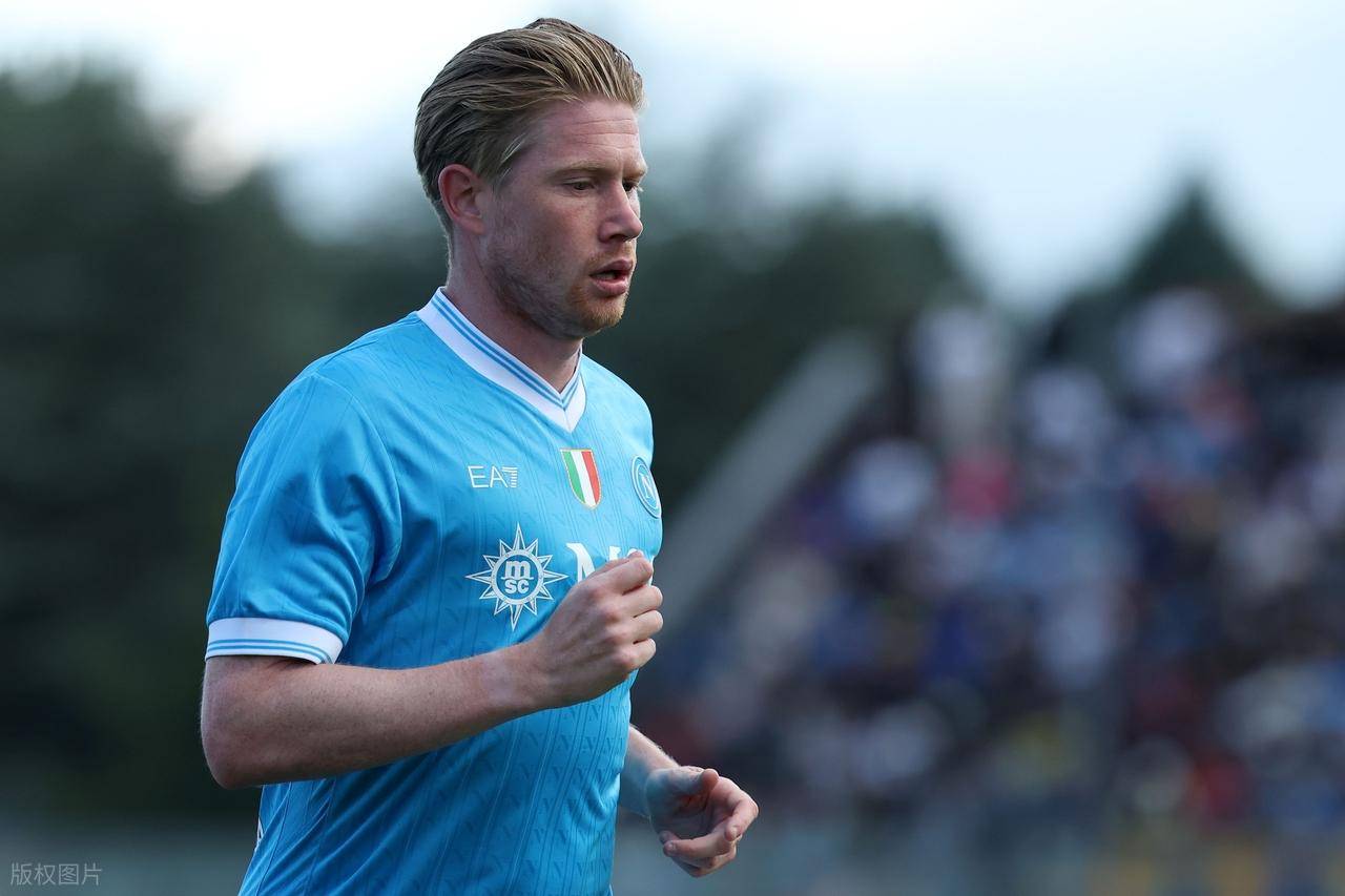 意甲媒体热议：米兰前锋希门尼斯未来扑朔迷离，媒体坚称他将离开而经纪人否认！